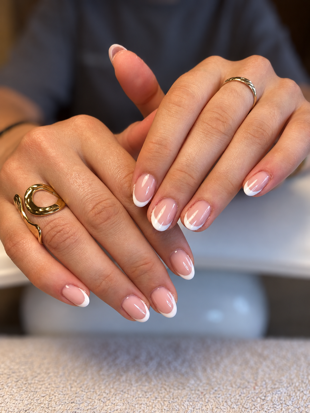 Manucure French aux pointes blanches
